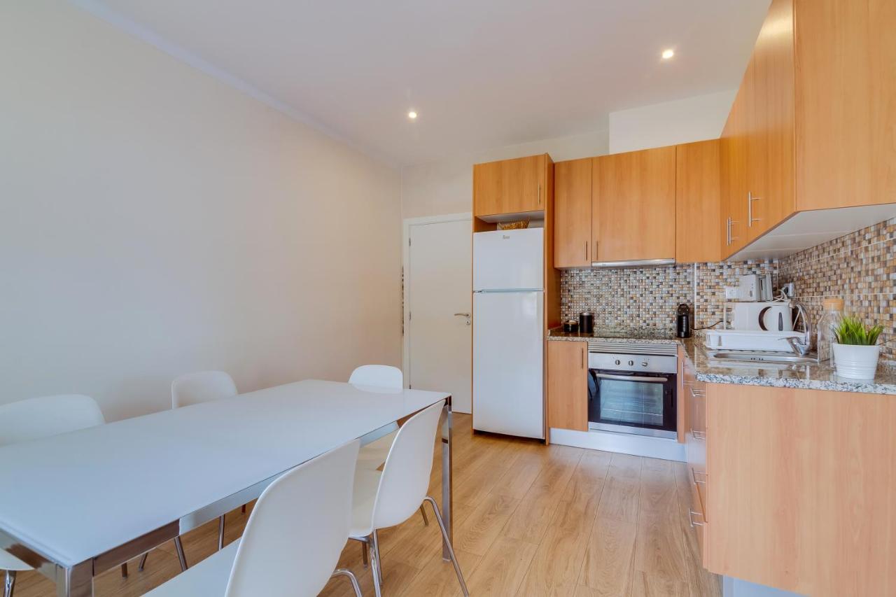 Quarteira 2Br - Near The Beach At Homesbyfc Buitenkant foto